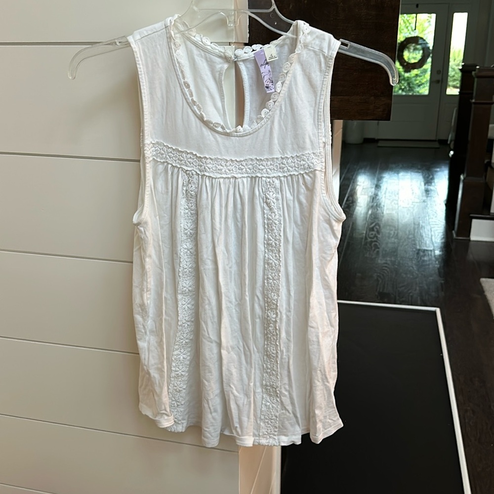 Alya flowy white tank top